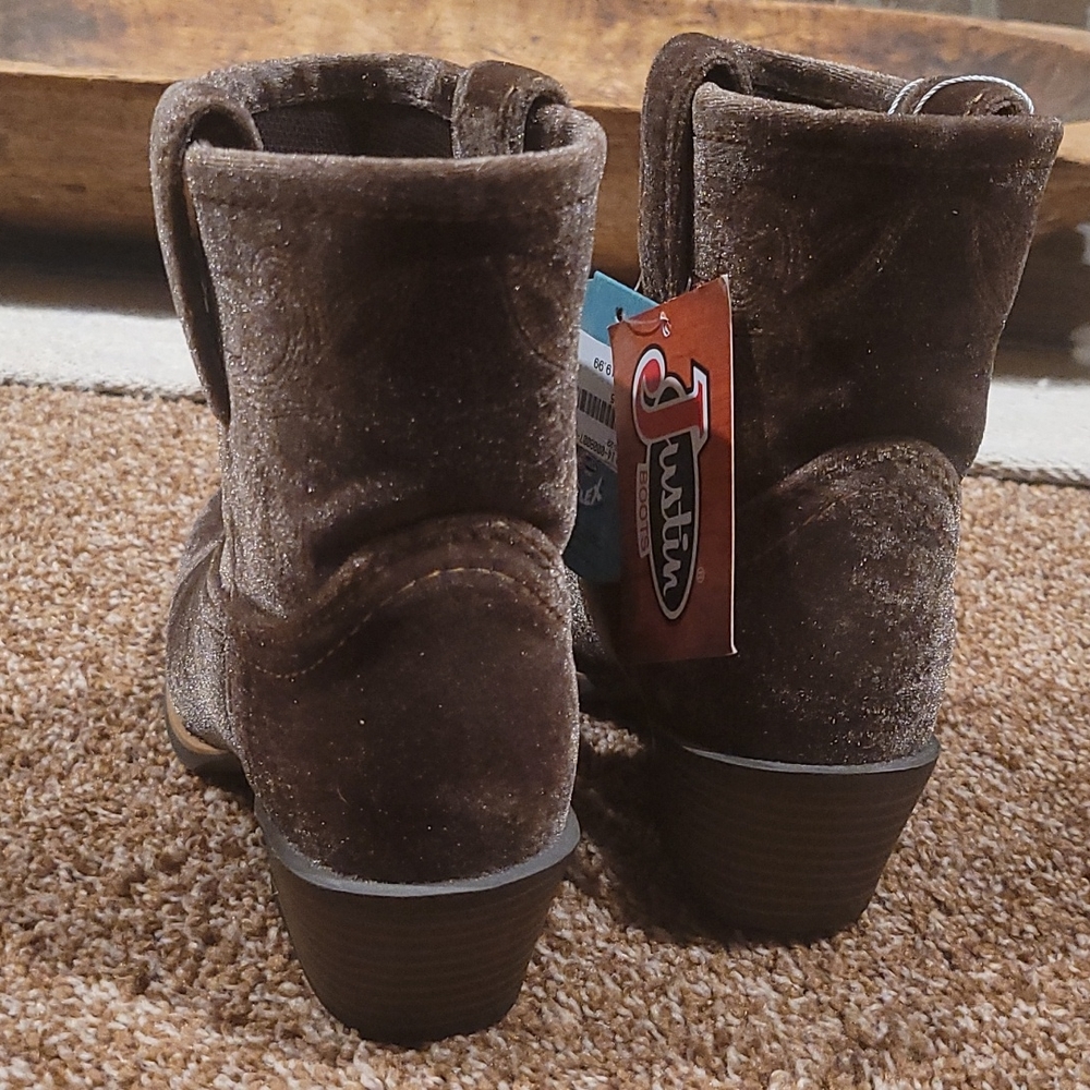 Boots - Picture 3 of 5